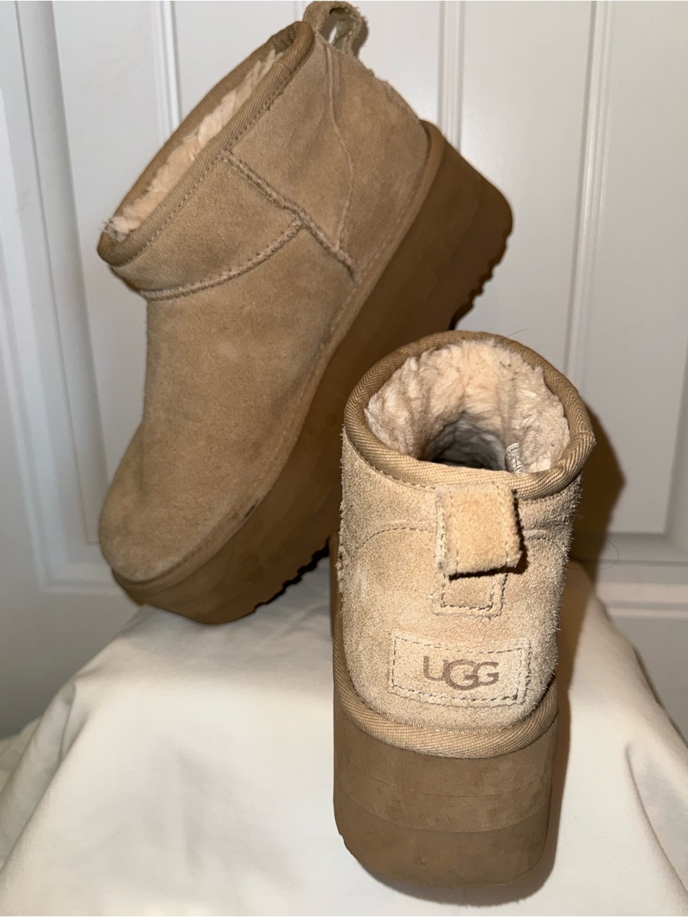 UGG Women’s Classic Ultra Mini Platform Boots Sand Suede Size 9